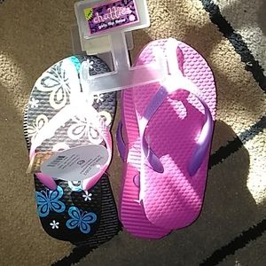 7 sets of 2 pairs of sandals on each hanger